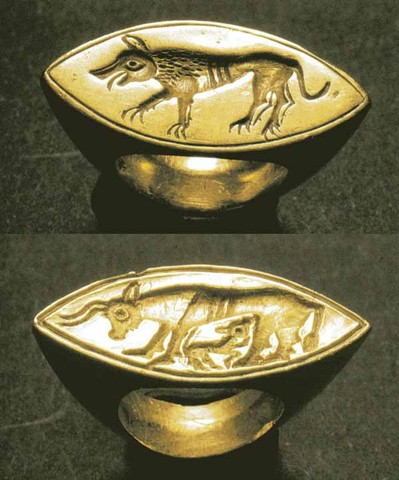 I due anelli-sigillo ritrovati nella necropoli di Sant'Angelo Muxaro, Museo Archeologico di Siracusa