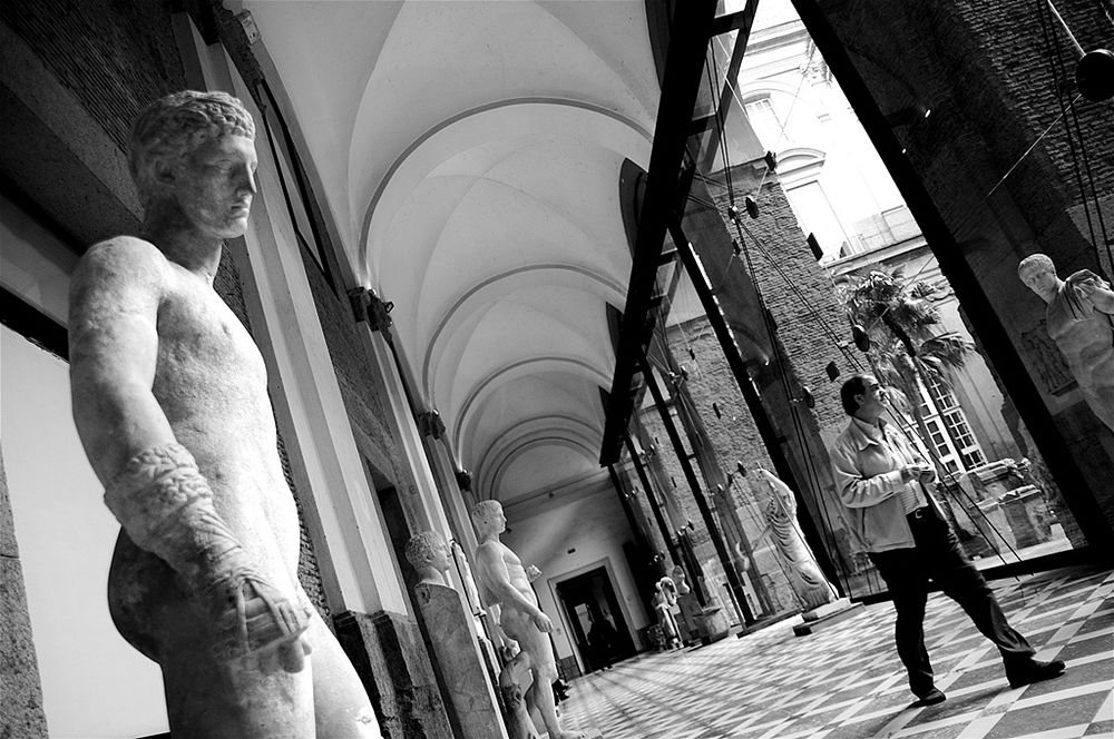 Portico del Museo Archeologico Nazionale di Napoli - Ph. Raffaele Esposito | CCBY2.0