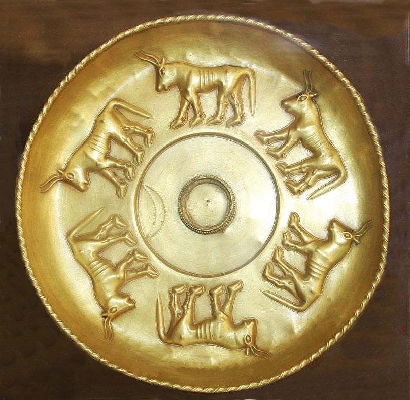 Patera in oro di Sant'Angelo Muxaro (Agrigento), diametro 14.6 cm, 2.89 Kg, oro, VII sec. a.C. - British Museum, Londra