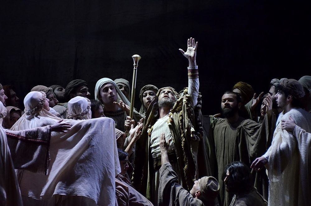 Un momento del Nabucco di Verdi al Teatro Petruzzelli, Bari - Ph. Carlo Cofano