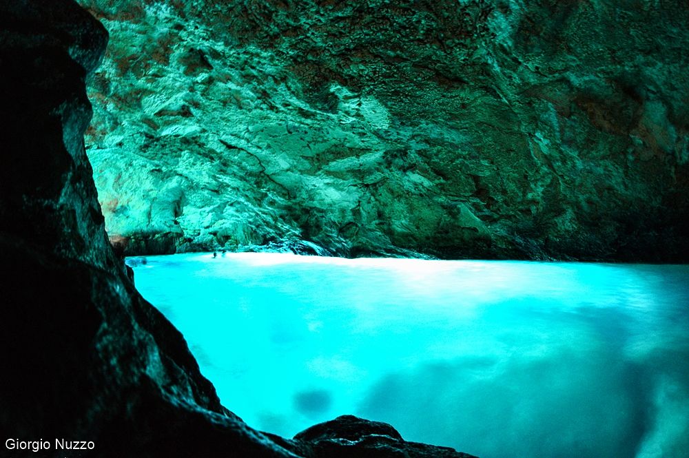 Suggestivo scorcio della Grotta Verde, Marina di Andrano (Lecce) – Ph. © Giorgio Nuzzo
