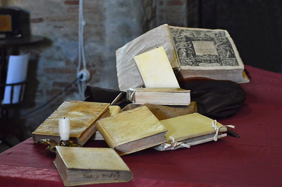 Libri antichi al workshop "Officina del Libro Antico", Pomarico (Matera) - Ph. © Angela Capurso | Photo gallery a fondo pagina