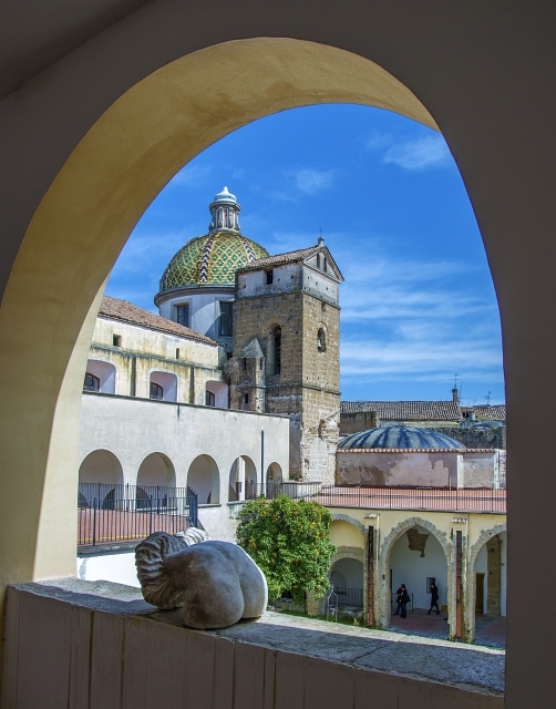 Scorcio del complesso di San Francesco delle Monache, Aversa (Caserta) – Ph. Fiore S. Barbato | ccby-sa2.0