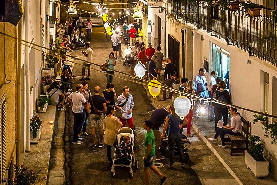 Cena estiva "diffusa" a Tricase Porto (Lecce) - Ph. by Le Mamme del Borgo