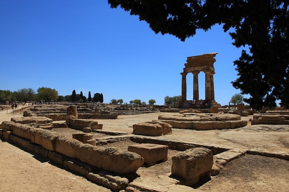 Resti del Tempio dei Dioscuri, Valle dei Templi, Agrigento, V sec. a.C. - Ph. Francesca Cappa | ccby2.0