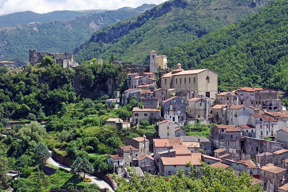 Il borgo calabrese di Papasidero (Cosenza), ubicato all'interno del Parco Nazionale del Pollino