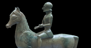 Dalla Lucania alle sale del British Museum, l’arcaica bellezza del Cavaliere di Armento