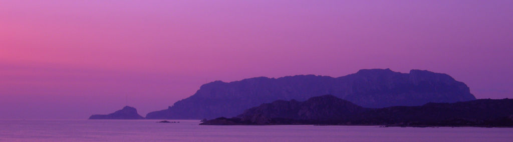 Veduta dell'Isola di Tavolara al tramonto - Ph. Gaspar Torriero | ccby-sa2.0