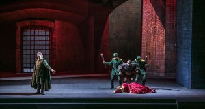 Al Petruzzelli di Bari calorosa accoglienza per il Trovatore di Verdi diretto da Palumbo