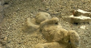 Dalle Terme Centrali di Pompei riemerge l’antico scheletro di un bambino