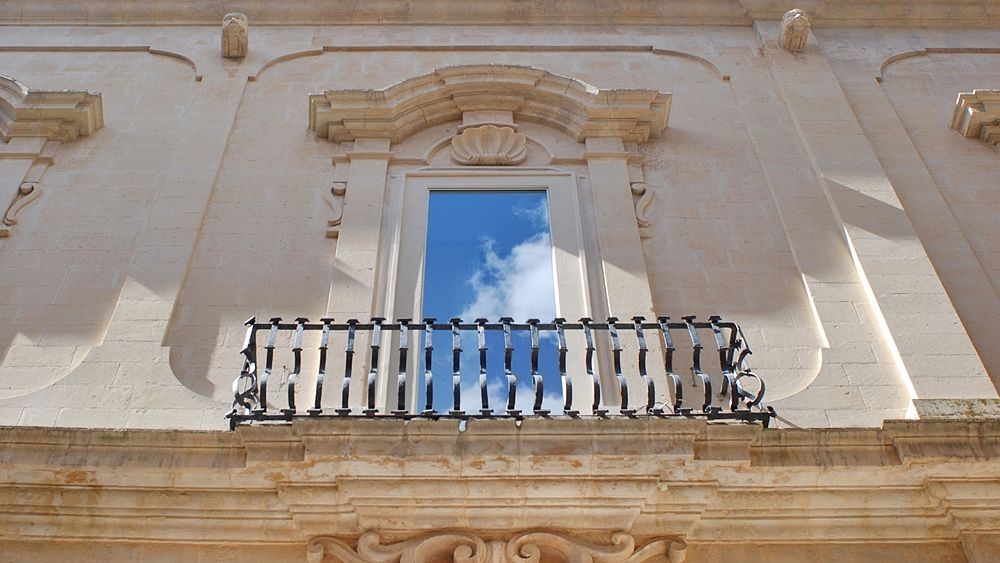 Scorcio della facciata di Palazzo Bozzi Corso, XVIII sec.