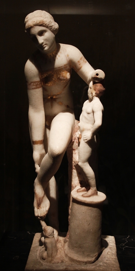 La Venere in bikini, marmo, I sec. a.C. - I sec. d.C. - Museo Archeologico Nazionale - Image by MANN