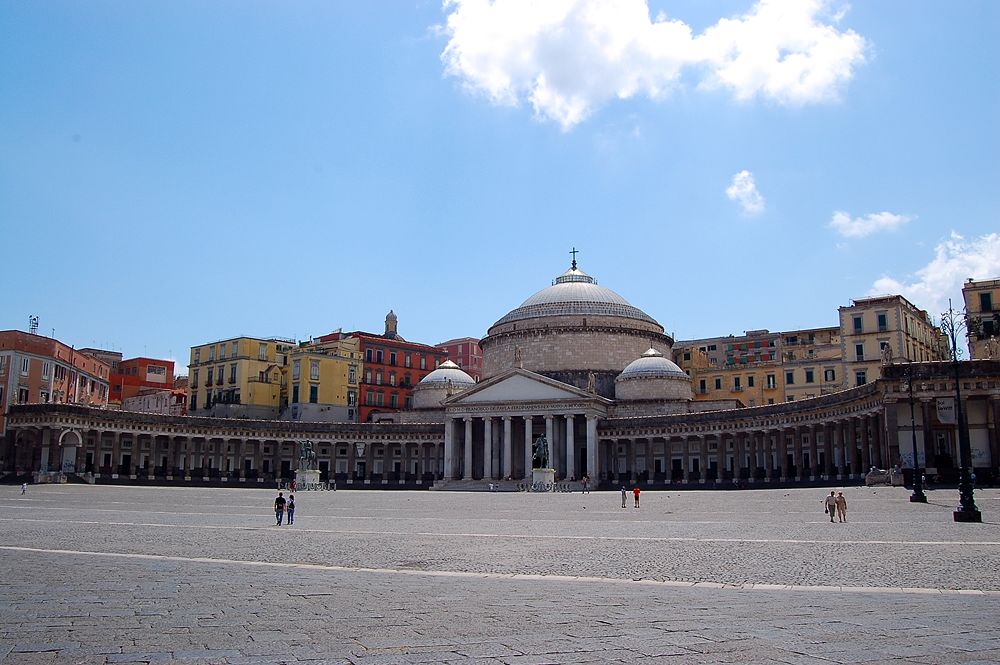 Scorcio di Piazza del Plebiscito con la Basilica di S. Francesco di Paola, Napoli - Ph. Michael Paraskevas | ccby-sa3.0