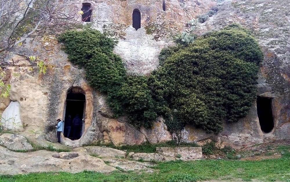 Alle Grotte della Gurfa, Alia (Palermo)