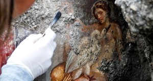 Pompei erotica: in un affresco appena scoperto, Leda e Giove accoppiati per l’eternità