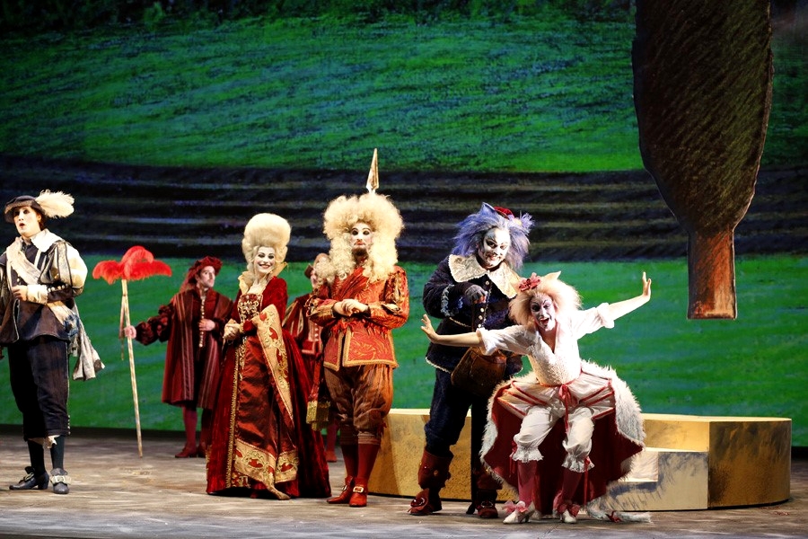 Una scena del "Gatto con gli stivali", Teatro Petruzzelli, Bari