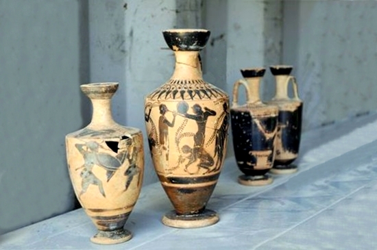 Vasi a figure nere ritrovati nella necropoli di Himera – Fonte: Soprintendenza Archeologica Palermo