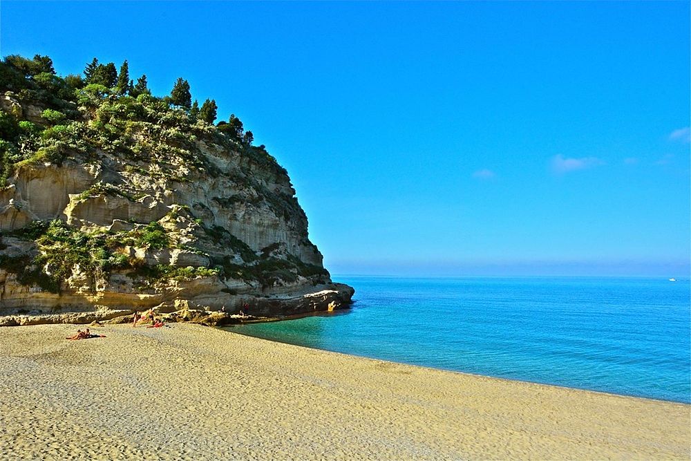 Scorcio del mare di Tropea (Vibo Valentia) e della spiaggia di S. Maria dell'Isola - Ph. Stefano Contin