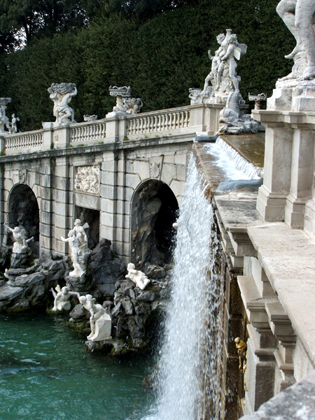 Fontana di Eolo: scorcio con cascata - Image source