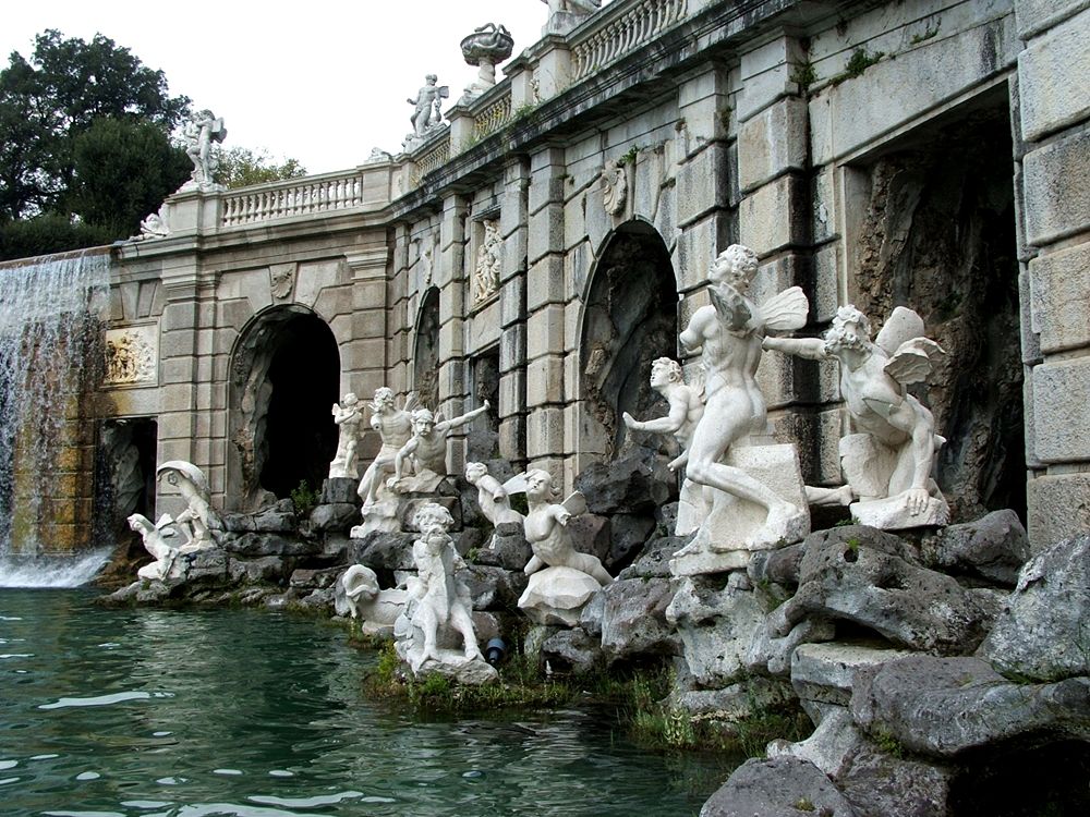 Scorcio della Fontana di Eolo, con i Venti in forma di figure alate - Image source