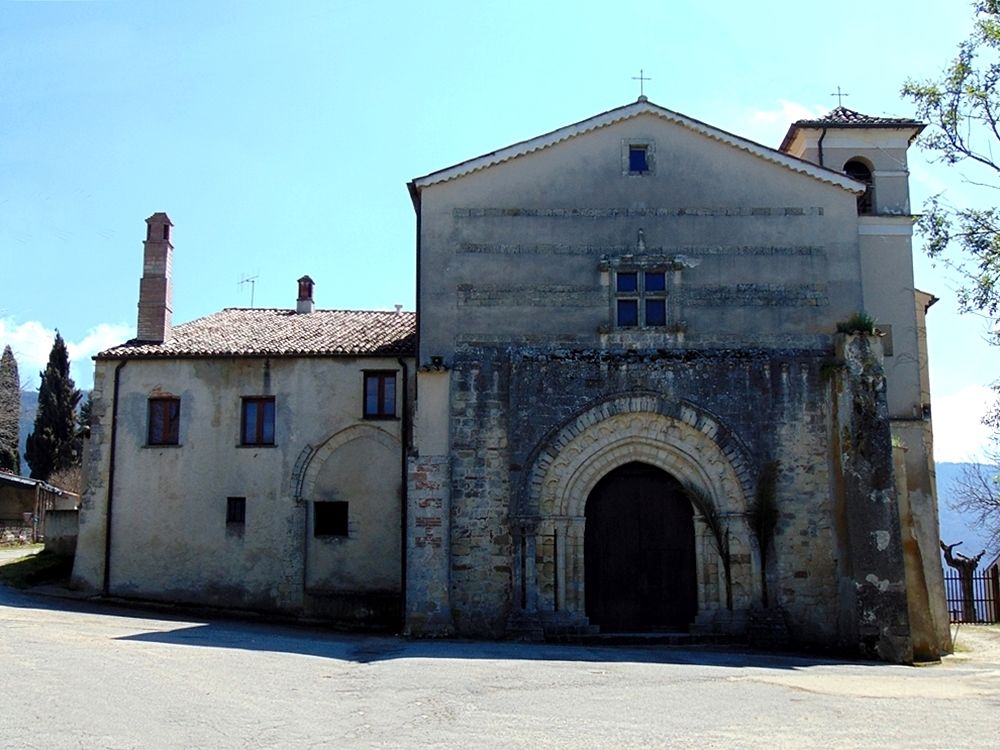 Scorcio del complesso conventuale della Sambucina. A destra ciò che resta della chiesa