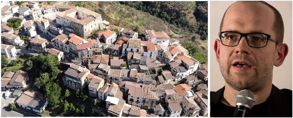 Veduta aerea di Rose (cosenza). A destra, Evgenij Morozov