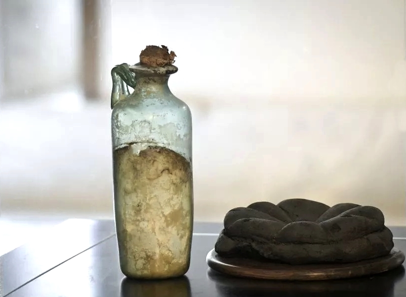 La bottiglia d'olio da Ercolano individuata al Museo Archeologico Nazionale di Napoli - Image by MANN
