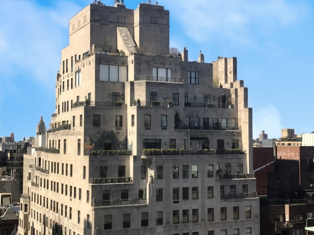 New York: il celebre edificio al 740 di Park Avenue, progettato nel 1929 da Rosario Candela insieme ad Arthur Loomis Harmon