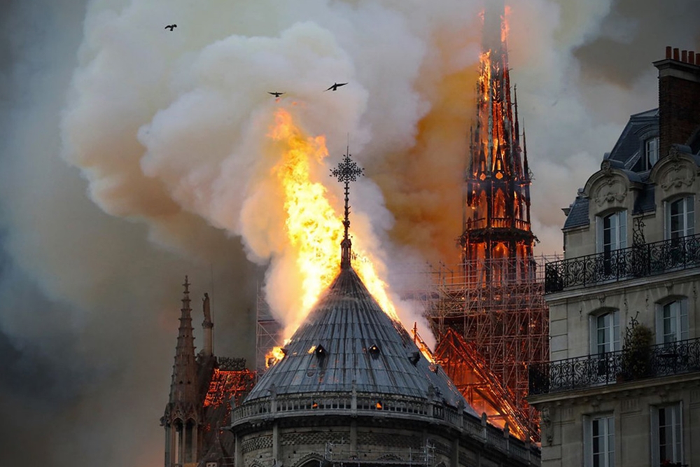 La cattedrale di Notre-Dame in fiamme, aprile 2019 - Image source