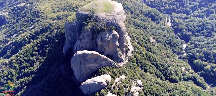 Il maestoso profilo di Pietra Cappa, il monolite più grande dEuropa, Parco Nazionale d'Aspromonte