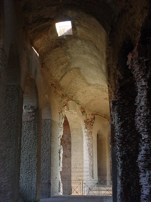 Galleria interna dell'anfiteatro di Capua, S. Maria Capua Vetere