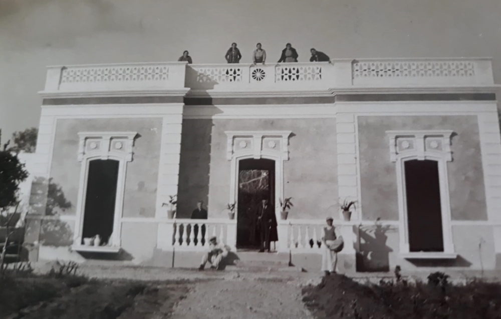La villa in stile eclettico che Ralph Oggiano fece costruire per i genitori a Oria, tardi anni '20