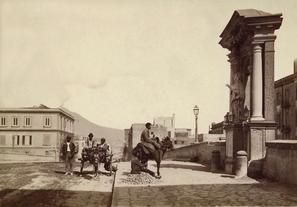 Ponte della Maddalena, Napoli, inizio della Strada Regia - Ph. Giorgio Sommer,  c.1880