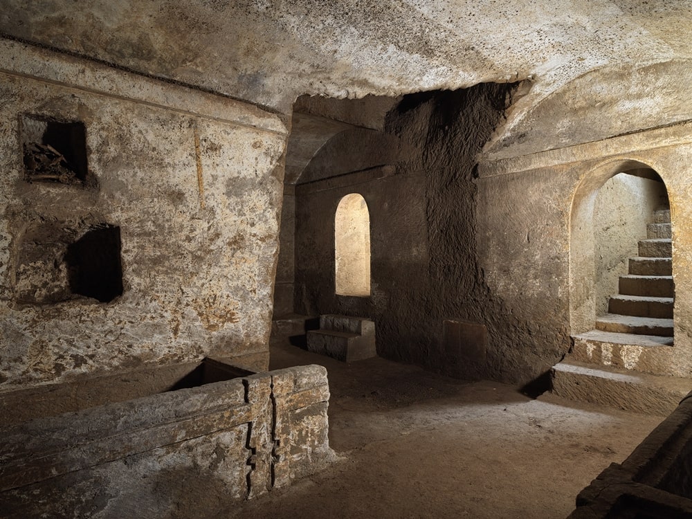 Ipogeo dei Cristallini, scorcio della tomba A - Ph. © Luciano e Marco Pedicini