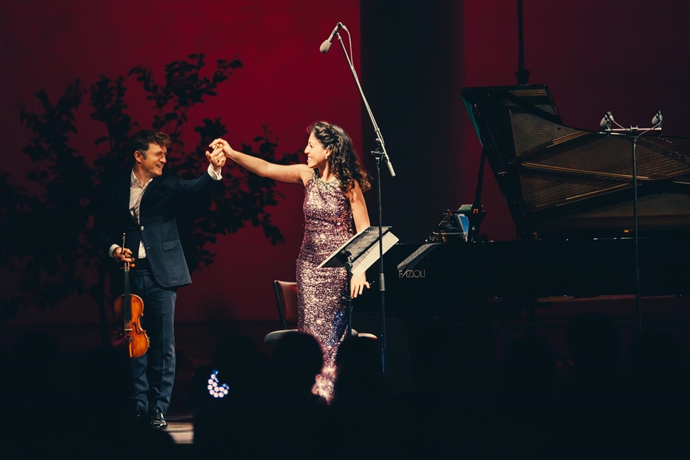 Beatrice Rana con il violinsta Renaud Capucon, al Chiostro del Rettorato (Lecce) - Image by ClassicheFORME