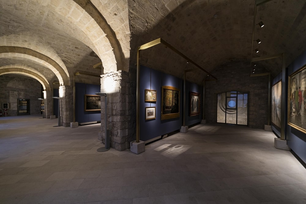 Uno scorcio dell'allestimento al Castello Svevo di Trani