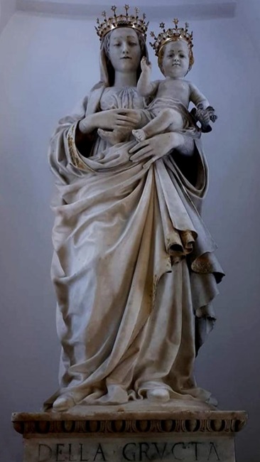Antonello Gagini, Madonna della Grotta di Bombile, Ardore (RC), XVI sec. Le due figure sono incoronate
