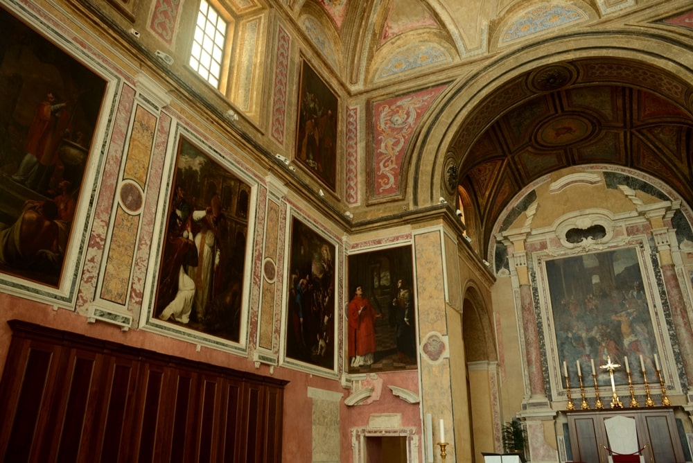 Part. del coro barocco del duomo di Pozzuoli con le tele di Artemisia e di altri artisti - Image from wikipedia