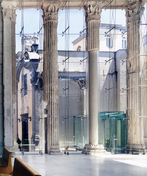 Colonne laterali del pronao con intercolumni in cristallo, I sec. a.C., Duomo di Pozzuoli - Image from wikipedia
