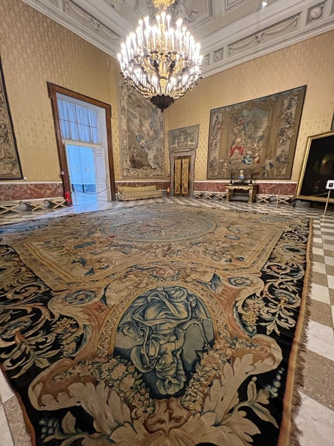 Il tappeto che Luigi XIV volle per il Louvre, Palazzo Reale, Napoli
