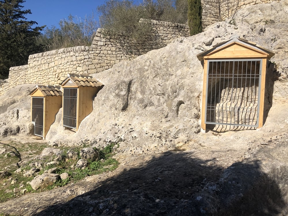 Scorcio del santuario rupestre dei Santoni, IV-IIIsec. a.C., Palazzolo Acreide (Siracusa)