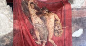 Gli affreschi di Pompei sui foulard dell’artigiano calabrese Claudio Cutuli