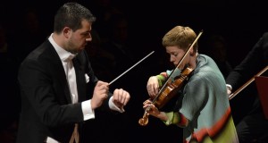 L’inquietudine e l’estasi: trionfa a Bari l’Orchestra del Petruzzelli diretta da Bignamini. Successo personale per la solista Isabelle Faust