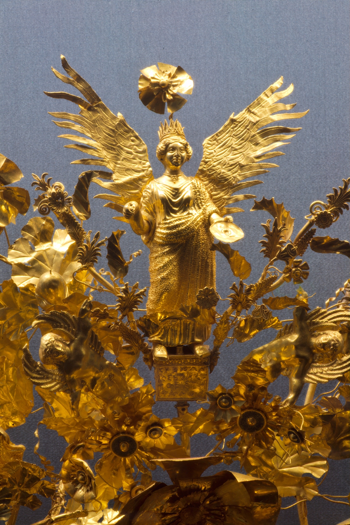 Golden_crown_Armento_Staatliche_Antikensammlungen_detail_01