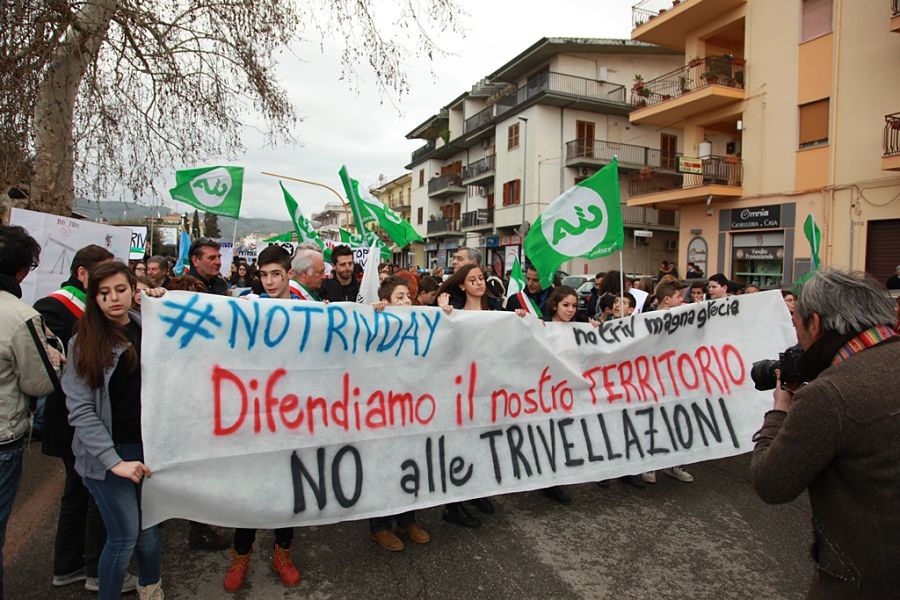 La manifestazione NOTRIV a Corigliano Calabro (Cs) contro le trivellazioni petrolifere nel Mar Jonio 