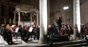 Orchestra e Coro del Teatro Petruzzelli diretti da Michele Nitti incantano a Bari il pubblico della Basilica di S. Nicola
