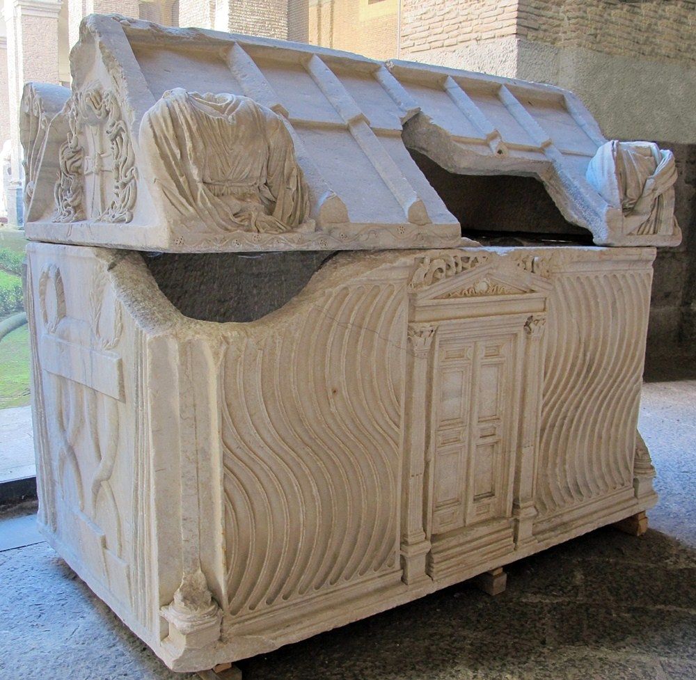 Il sarcofago romano del III sec. d.C. utilizzato come sepolcro per Ruggero I d'Altavilla - Museo Archeologico Nazionale, Napoli  