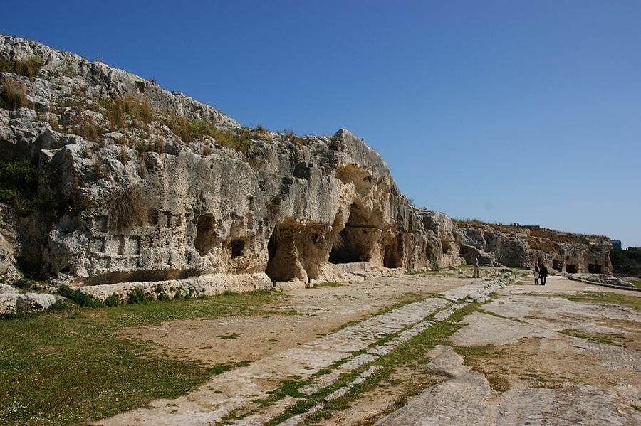 Sicilia - Scorcio della terrazza che sovrasta il Teatro Greco di Siracusa, V° sec. a.C. - Ph. Allie_Caulfield | CCBY2.0