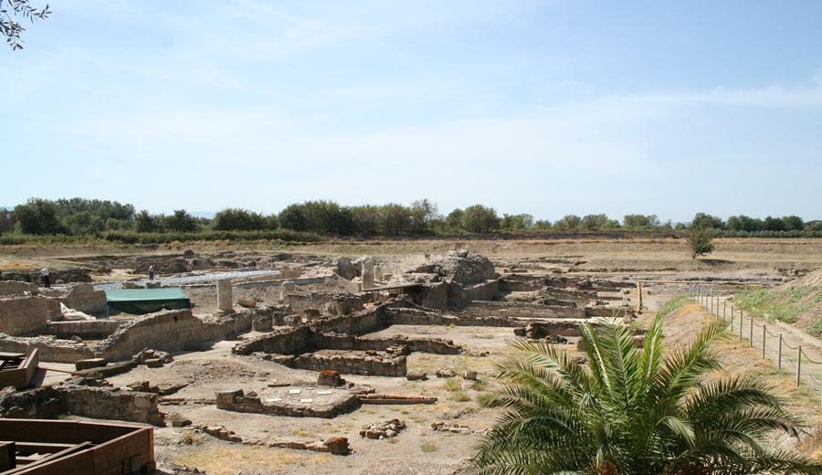 Sybaris_archeological_park_1