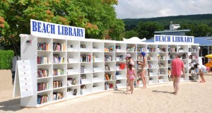 Debutta sul litorale di Falerna la prima libreria da spiaggia della Calabria